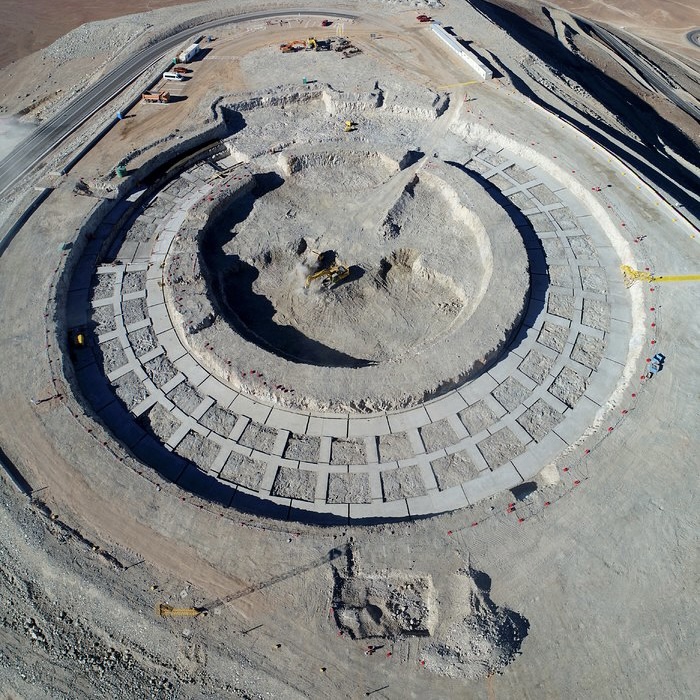 The era of extremely large telescopes is beginning — and it will revolutionise our understanding of the Universe. ESO’s Extremely Large Telescope (ELT) is currently under construction in the remote Chilean Atacama Desert; this groundbreaking telescope alone will collect more light than over 200 NASA/ESA Hubble Space Telescopes. As the name suggests, such telescopes are truly colossal. The largest primary mirrors — by which a telescope collects light — currently in operation at all of ESO’s sites are the 8.2-metre-diameter mirrors in the four Unit Telescopes comprising the Very Large Telescope (VLT). The ELT will dwarf the already impressive VLT with its vast mirror at 39 metres in diameter! However, constructing a single, science-quality mirror of such a size is simply not possible — the ELT’s primary mirror will, in fact, be a complex honeycomb arrangement of 798 tessellated hexagonal 1.4-metre mirrors. Finding a suitable place for such a structure was also no easy task. As well as requiring the dry and light-pollution-free conditions at a high altitude necessary for successful astronomy, the ELT needed a huge space on which to spread its foundations. As such a location was not available, it was created! The complex journey of the ELT’s construction began by flattening the top of the Cerro Armazones mountain in Chile, taking 18 metres off its full height. That site is now covered by a web of foundations — as seen in this image.